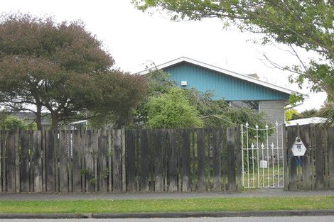 Photo of property in 10 Queenspark Drive, Parklands, Christchurch, 8083