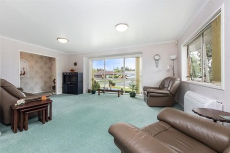 Photo of property in 2/35 Headcorn Place, Botany Downs, Auckland, 2010