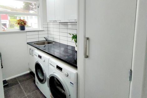 Photo of property in 17 Acacia Avenue, Maungaraki, Lower Hutt, 5010