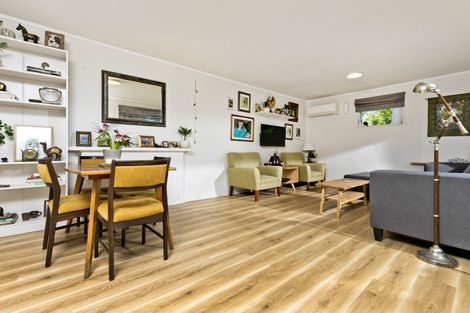 Photo of property in 16 Woodglen Road, Glen Eden, Auckland, 0602