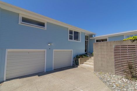 Photo of property in 25 Oak Avenue, Paremata, Porirua, 5024