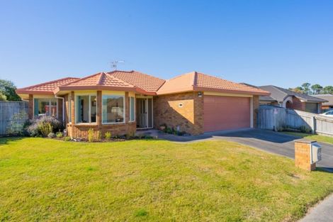 Photo of property in 35 Campion Road, Waikanae Beach, Waikanae, 5036