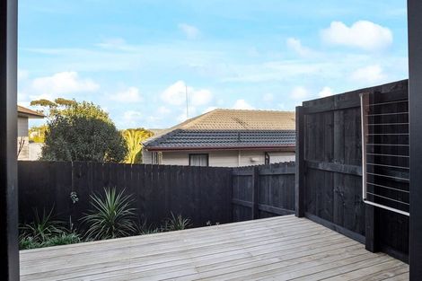 Photo of property in 10/15 Sunhill Road, Sunnyvale, Auckland, 0612