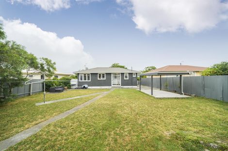 Photo of property in 17 Peters Avenue, Cloverlea, Palmerston North, 4412