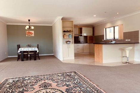 Photo of property in 2/890 East Coast Road, Northcross, Auckland, 0630