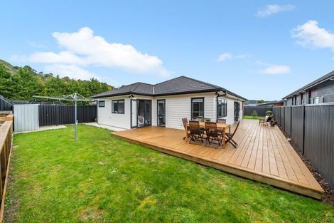 Photo of property in 11 Salisbury Crescent, Wallaceville, Upper Hutt, 5018
