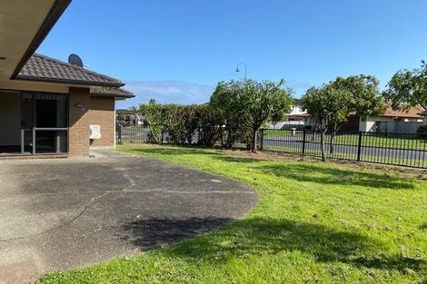 Photo of property in 2 Lissleton Drive, East Tamaki, Auckland, 2013