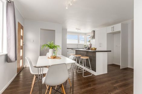 Photo of property in 32 Beauzami Crescent, Ascot Park, Porirua, 5024