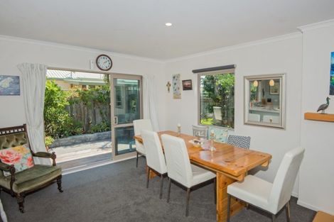 Photo of property in 17 Bermuda Place, One Tree Point, 0118