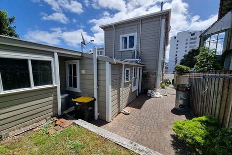 Photo of property in 28 Roxburgh Street, Mount Victoria, Wellington, 6011