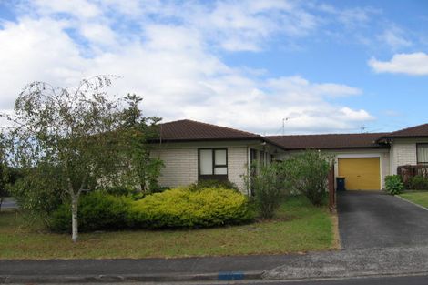 Photo of property in 2 Darlington Place, Glendene, Auckland, 0602