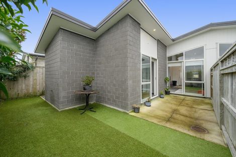 Photo of property in 18a Komata Crescent, Papamoa Beach, Papamoa, 3118