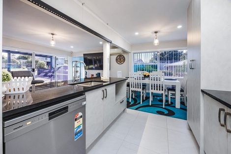 Photo of property in 6 Lucas Place, Weymouth, Auckland, 2103