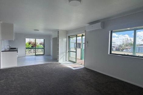 Photo of property in 21 Tranent Road, Mangere, Auckland, 2022