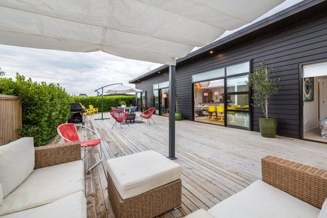 Photo of property in 6 Wilson Way, Martinborough, 5711