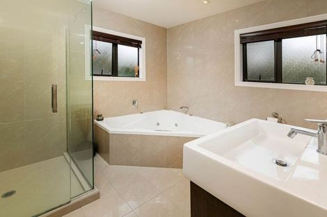 Photo of property in 13 Dressage Lane, Greenhithe, Auckland, 0632