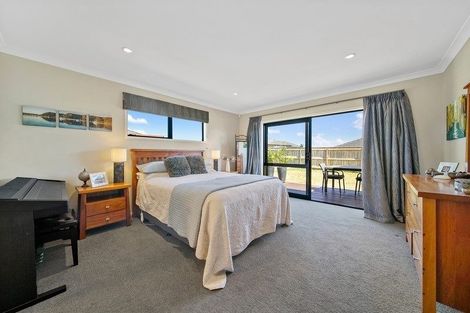 Photo of property in 52 Harbour Crest Drive, Waiuku, 2123