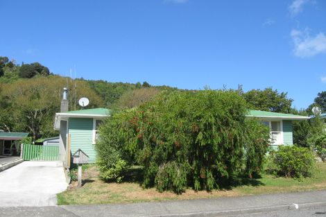 Photo of property in 16 Molloys Road, Te Marua, Upper Hutt, 5018