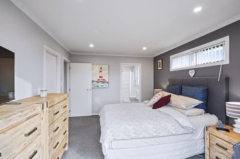 Photo of property in 13 Kimbolton Street, Rototuna North, Hamilton, 3210