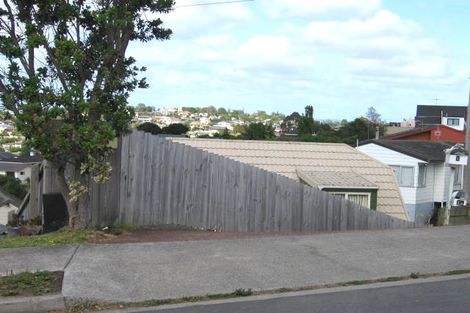 Photo of property in 1a Highgrove Lane, Totara Vale, Auckland, 0632