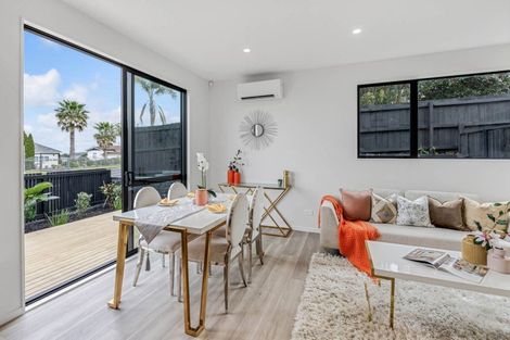 Photo of property in 2/24 Great South Road, Manurewa, Auckland, 2102