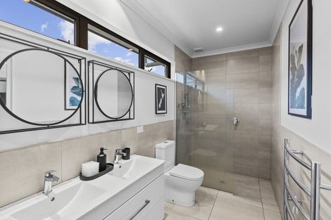 Photo of property in 129 Aviemore Drive, Highland Park, Auckland, 2010