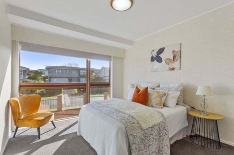 Photo of property in 35 Chatswood Grove, Chatswood, Auckland, 0626