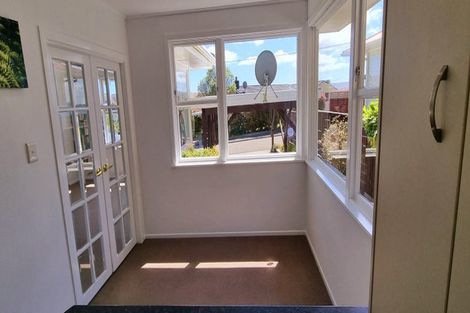 Photo of property in 4 Beverley Grove, Paparangi, Wellington, 6037