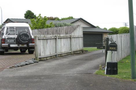 Photo of property in 12 Beverage Place, Rosehill, Papakura, 2113