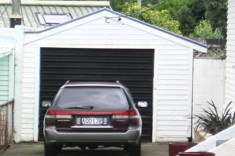 Photo of property in 100 Ranui Crescent, Khandallah, Wellington, 6035