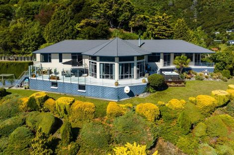 Photo of property in 8 Marina View, Waikawa, Picton, 7281