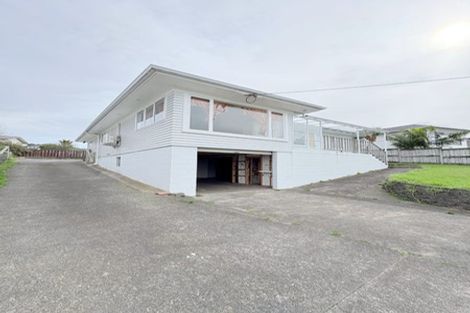 Photo of property in 42 Tiroroa Avenue, Te Atatu South, Auckland, 0610