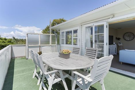 Photo of property in 16 Edgeworth Road, Glenfield, Auckland, 0629