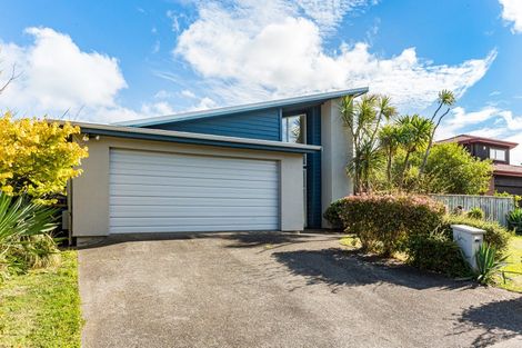 Photo of property in 6 Routeburn Avenue, Aotea, Porirua, 5024