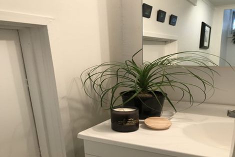 Photo of property in 44 Colmar Road, Mellons Bay, Auckland, 2014