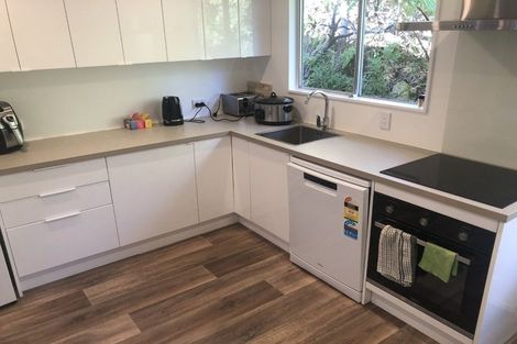 Photo of property in 3/4 Glanmire Road, Newlands, Wellington, 6037