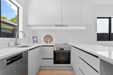 Photo of property in 4/18 Albert Road, Kelston, Auckland, 0602