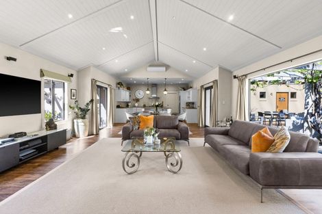 Photo of property in 99 Kent Terrace, Taradale, Napier, 4112