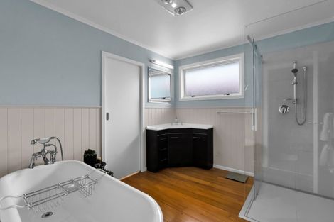 Photo of property in 239 Mangorei Road, Merrilands, New Plymouth, 4312