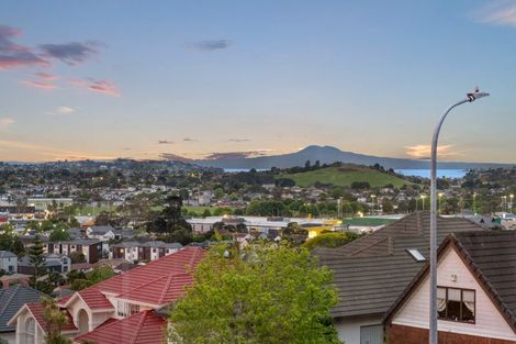 Photo of property in 35 Mccahill Views, Botany Downs, Auckland, 2010