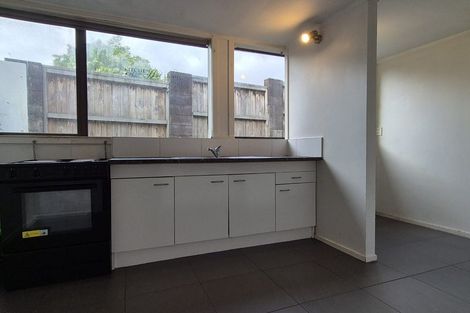 Photo of property in 1 Lauderdale Road, Birkdale, Auckland, 0626