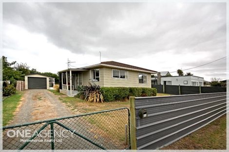 Photo of property in 14 Punga Street, Tangimoana, 4822