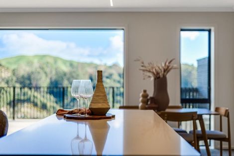 Photo of property in 32 Oakum Road, Whitby, Porirua, 5024