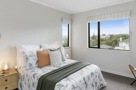 Photo of property in 16 View Road, Titahi Bay, Porirua, 5022