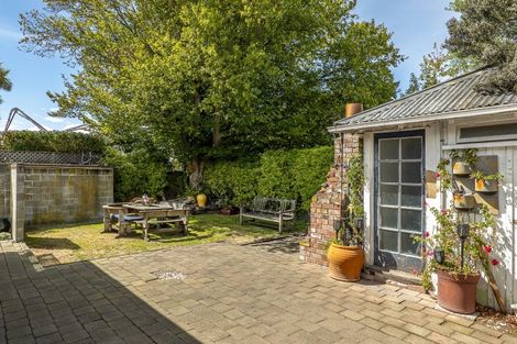 Photo of property in 37 Weston Road, St Albans, Christchurch, 8052