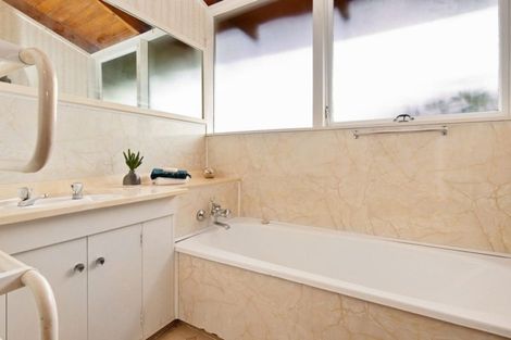 Photo of property in 112 Tiroroa Avenue, Te Atatu South, Auckland, 0610