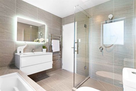 Photo of property in 33d Roseberry Avenue, Birkenhead, Auckland, 0626