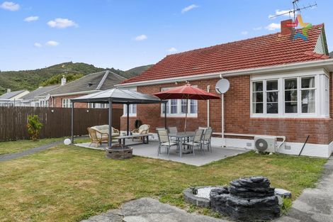 Photo of property in 43 Shearer Crescent, Naenae, Lower Hutt, 5011