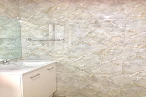 Photo of property in 18 Cliff View Drive, Green Bay, Auckland, 0604