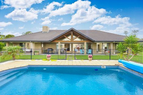 Photo of property in 580 West Coast Road, Oratia, Auckland, 0604